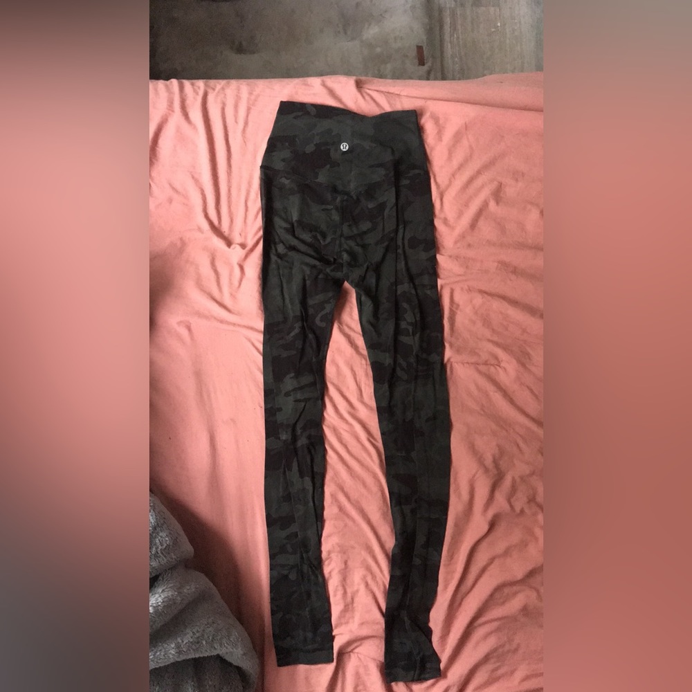Lululemon wunder under army print legging